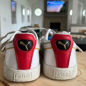 Women’s size 6.5 Pumas